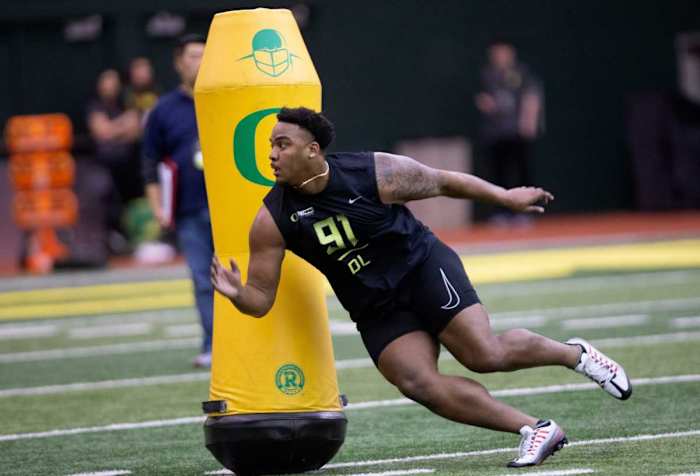 Oregon DL Jordon Riley goes through drills at Pro Day.